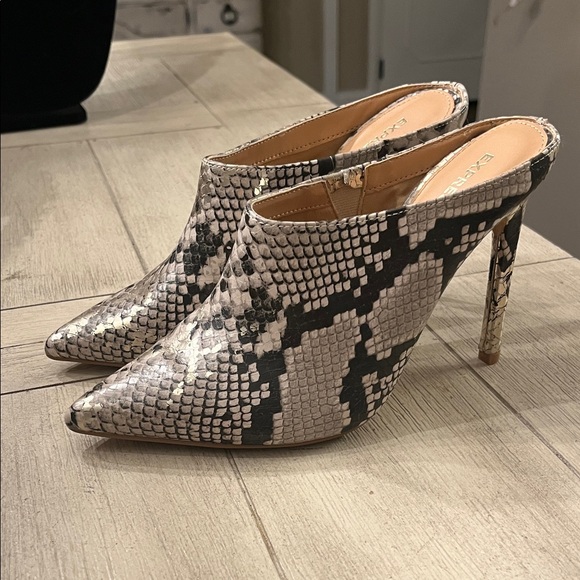Express Shoes - Express Snakeskin Patterned Heeled Mules